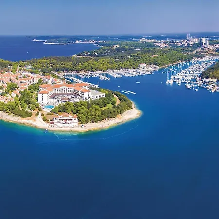 3 Bedroom Beautiful In Casa vacanze Pola