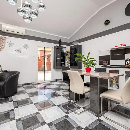 Дом отдыха 3 Bedroom Beautiful In *