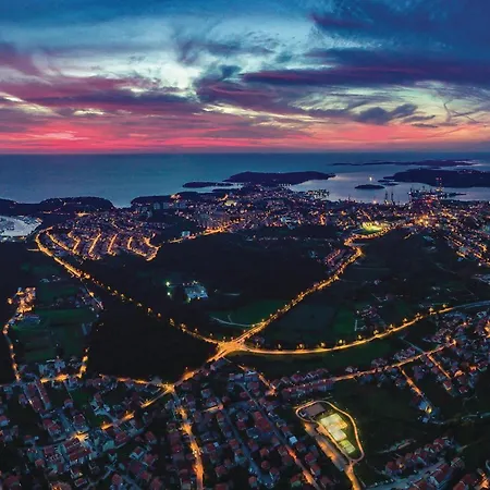 3 Bedroom Beautiful In Hébergement de vacances