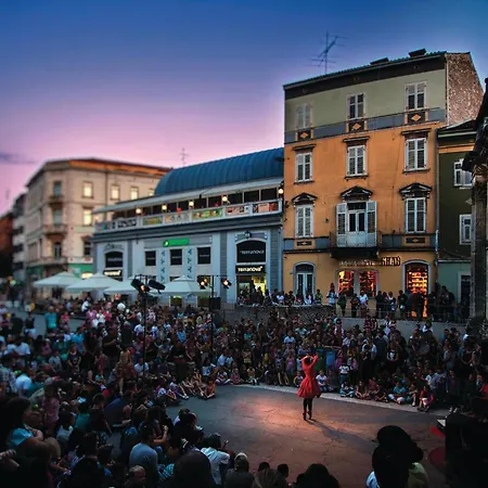 3 Bedroom Beautiful In * Pula