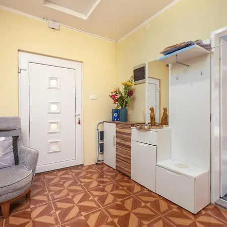 Cozy Apartment In Pula With Wifi *