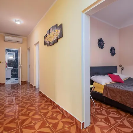 Hébergement de vacances 3 Bedroom Beautiful In