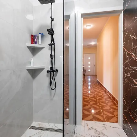 3 Bedroom Beautiful In Hébergement de vacances *