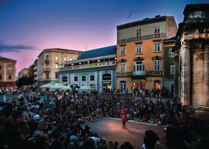 3 Bedroom Beautiful In * Пула