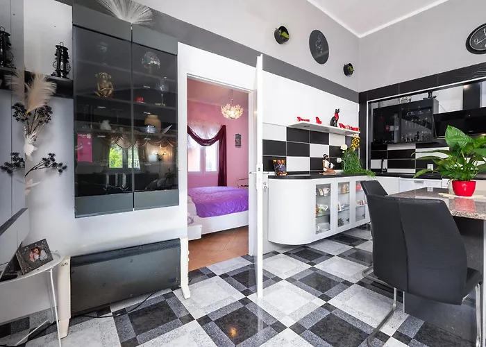 3 Bedroom Beautiful In * Пула