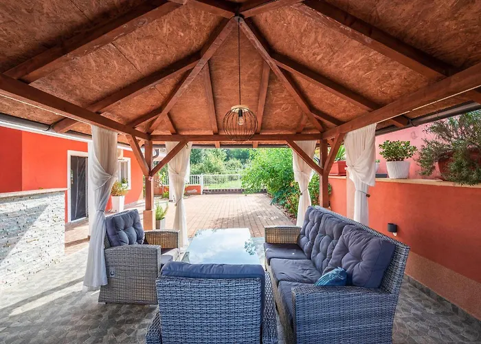 Будинок відпочинку 3 Bedroom Beautiful In